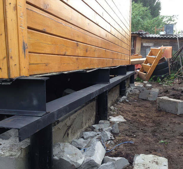 Замена старого фундамента на винтовые сваи в Кыштыме